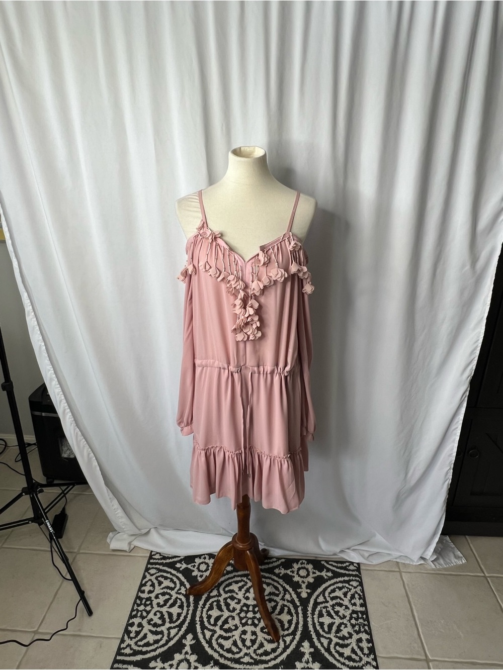 Casting Blush Pink Cold Shoulder Ruffle Dress – Size Large